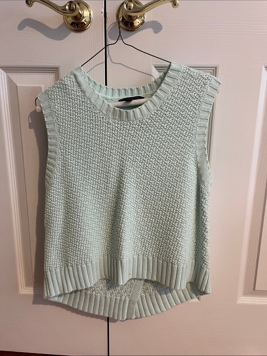 Banana Republic Sweaters - Light green knit sweater vest with textured weave